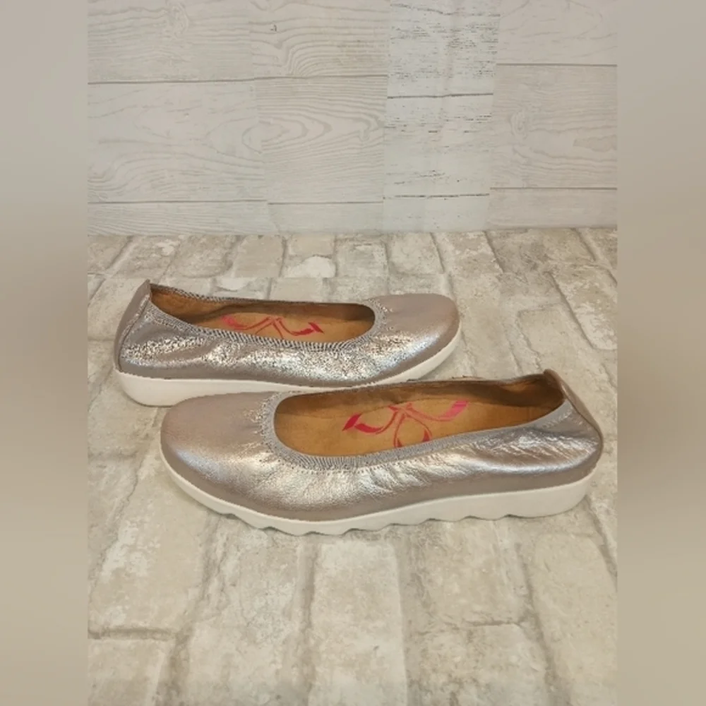 Comfortiva Align‎ Ballet Flats Metallic Champagne Cushioned Comfort Size 8